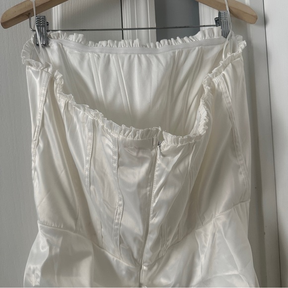 EMMALYN - WHITE SATIN CORSET STRAPLESS DRESS - Picture 7 of 8